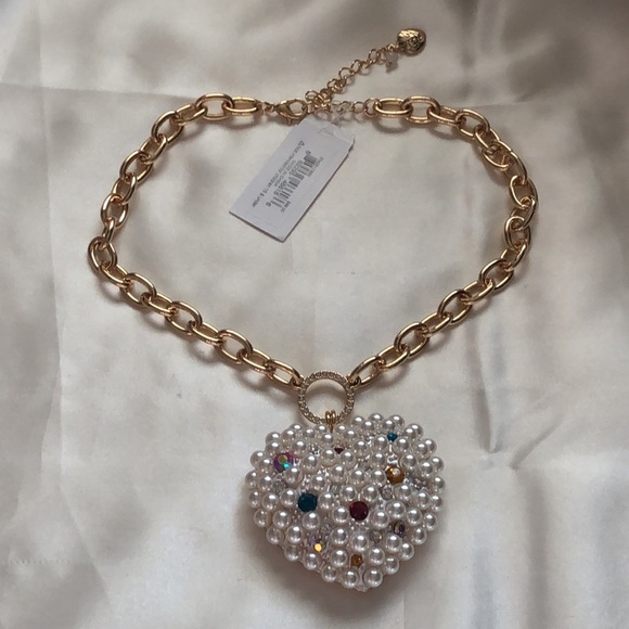 Betsey Johnson Gold Tone Pop Heart Faux Pearl & Crystal Statement Necklace NWT - Picture 4 of 13